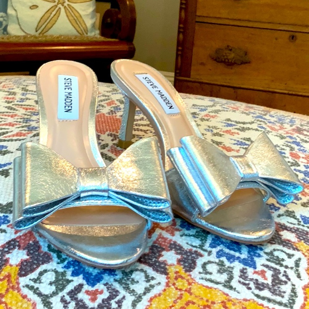 Steve Madden Silver Bow Slide Sandals